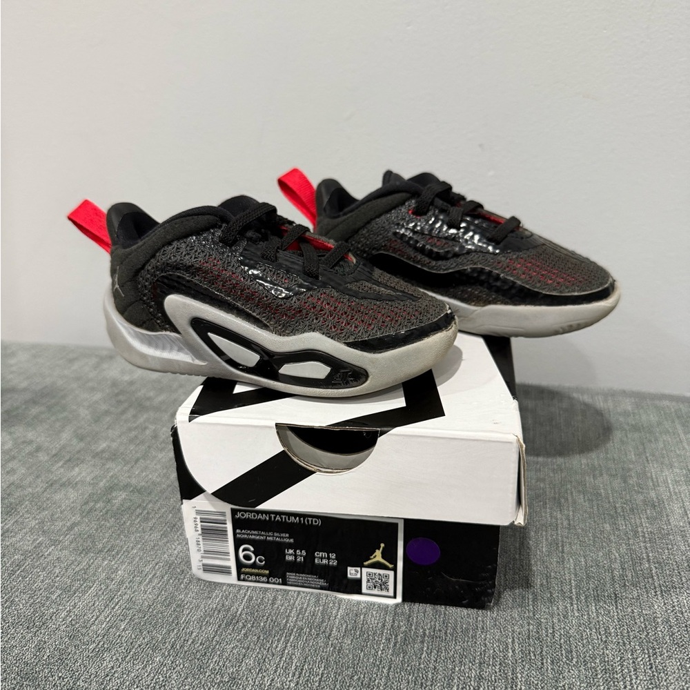 6c Jordan Tatum 1 Sneakers - Gray/Black/Red - Picture 4 of 5